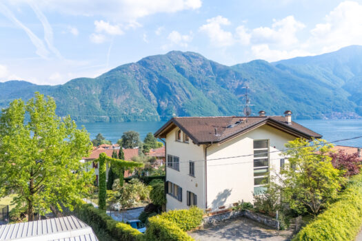 Villa with garden in Tremezzina – completely renovated with a lake view