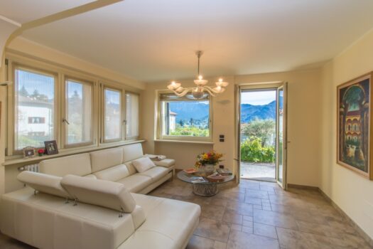 Villa with garden in Tremezzina – completely renovated with a lake view