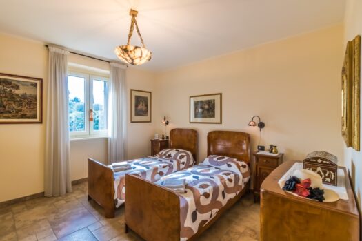 Villa with garden in Tremezzina – completely renovated with a lake view