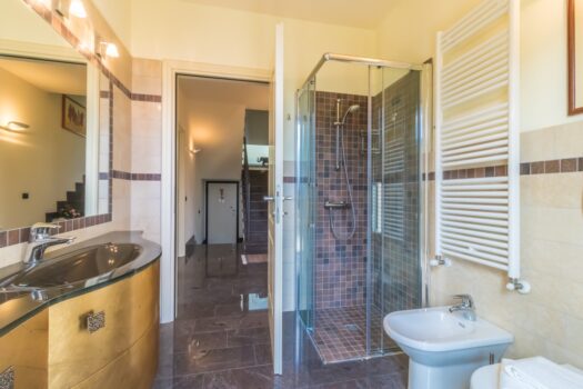 Villa with garden in Tremezzina – completely renovated with a lake view