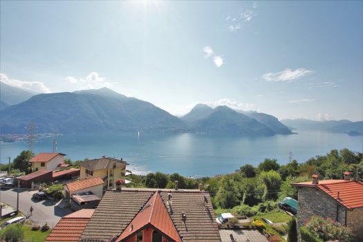 Renovated house in San Siro – lake view – large terrace