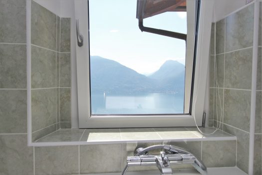 Renovated house in San Siro – lake view – large terrace