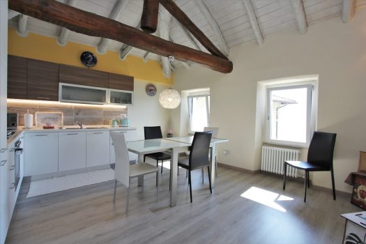 Renovated house in San Siro – lake view – large terrace