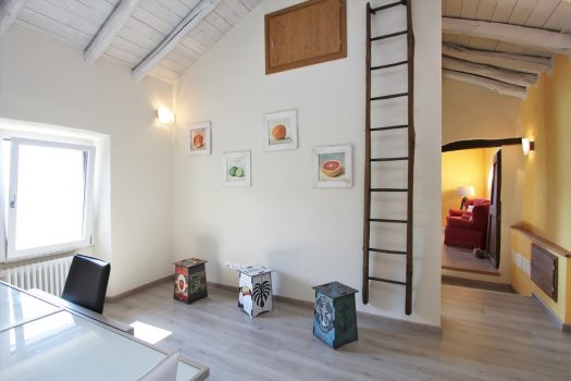 Renovated house in San Siro – lake view – large terrace