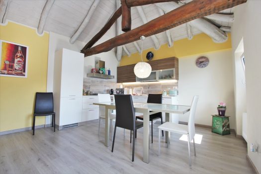 Renovated house in San Siro – lake view – large terrace