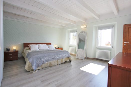 Renovated house in San Siro – lake view – large terrace