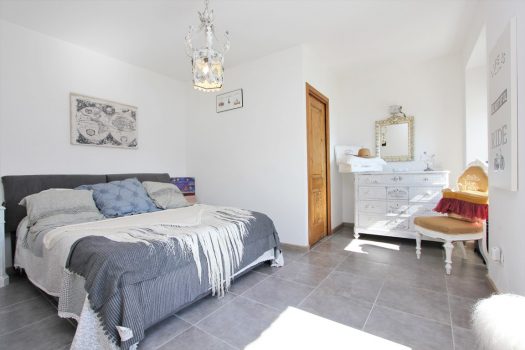 Renovated house in San Siro – lake view – large terrace