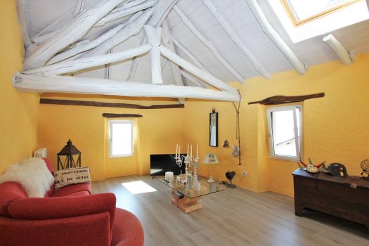 Renovated house in San Siro – lake view – large terrace