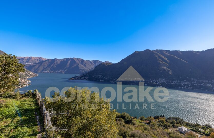 Villa with large windows in Cernobbio