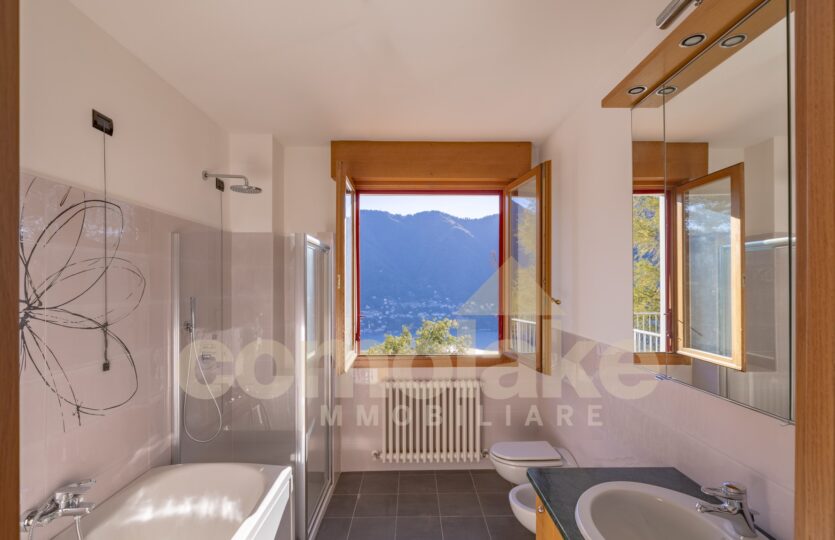 villa for sale in Cernobbio with lake view