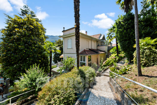 Historical lakefront villa close to Cernobbio