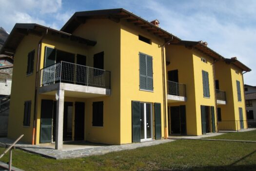 two-room apartment with private garden in Ossuccio