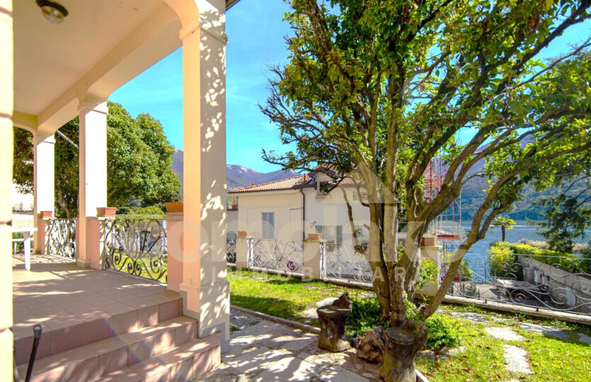 Apartment with large garden