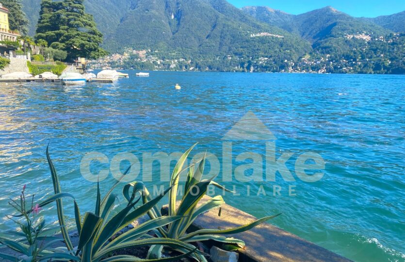 House for sale in the lake of Como