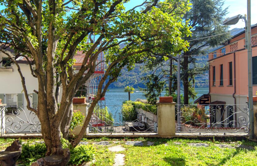 Villa near the lake in Como