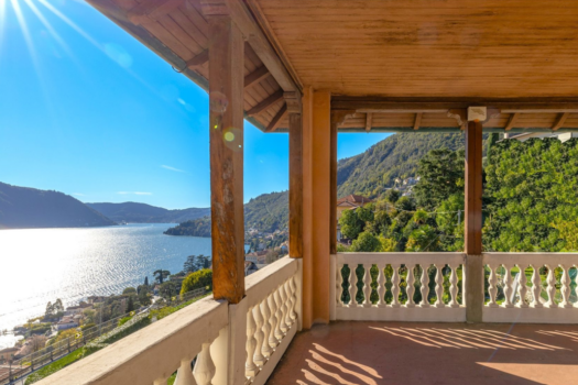 Liberty villa with garden and magnificent lake view in Cernobbio