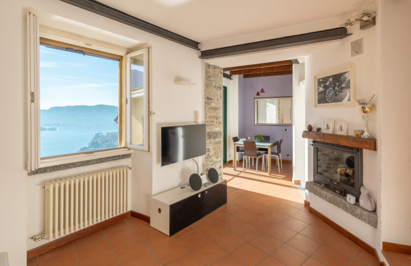 Village house with lake view in Cernobbio