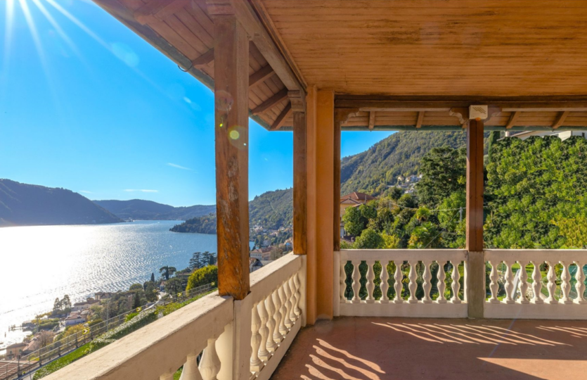 Liberty villa with garden and magnificent lake view in Cernobbio