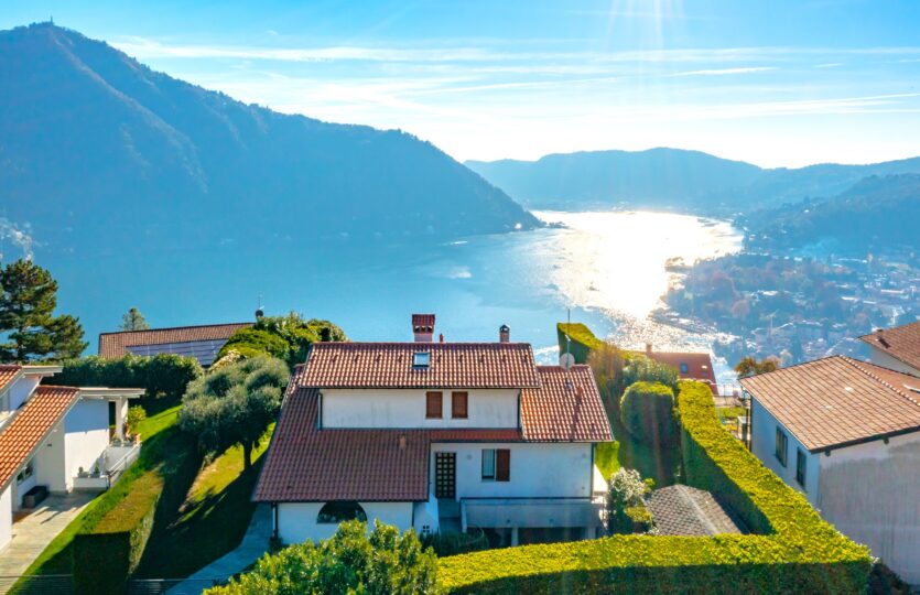 Modern villa with wonderful lake view