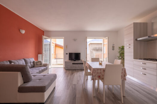 Apartment with swimming pool and lake view