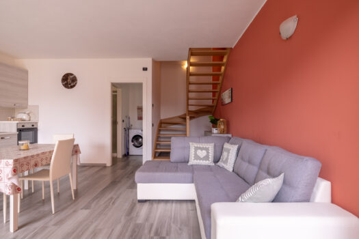 Apartment with swimming pool and lake view