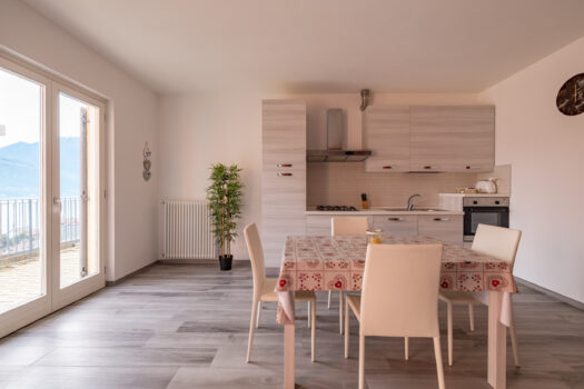 Apartment with swimming pool and lake view