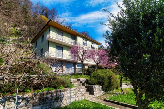 Apartment with garden in Cernobbio