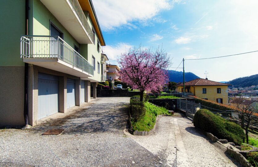 Apartment with garden and balcony near Cernobbio