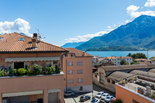 Penthouse with lake view in the centre of Gravedona