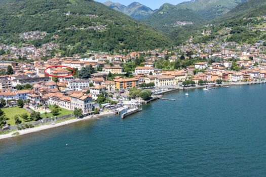 Penthouse with lake view in the centre of Gravedona