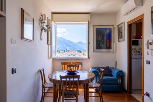 Penthouse with lake view in the centre of Gravedona