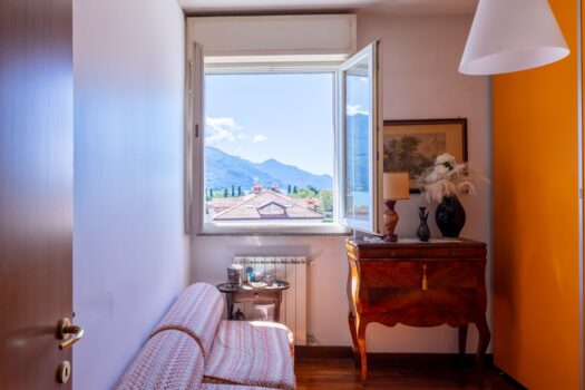 Penthouse with lake view in the centre of Gravedona