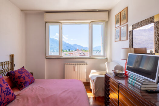 Penthouse with lake view in the centre of Gravedona