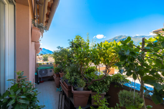 Penthouse with lake view in the centre of Gravedona