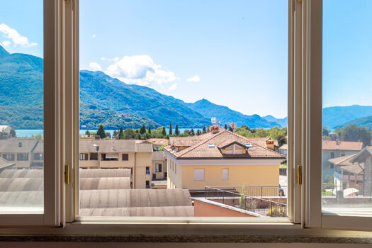 Penthouse with lake view in the centre of Gravedona