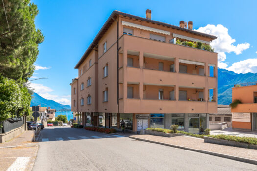 Penthouse with lake view in the centre of Gravedona