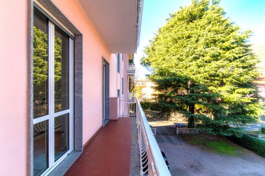 Apartment with balconies near Cernobbio