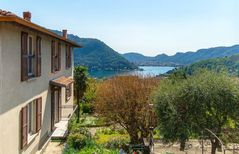 House with garden and lake view in Cernobbio