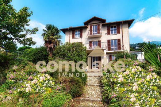 Romantic villa with large garden and lake view in Cernobbio