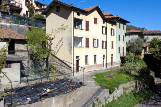 Large house with garden in Plesio – lake view