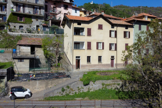 Large house with garden in Plesio – lake view