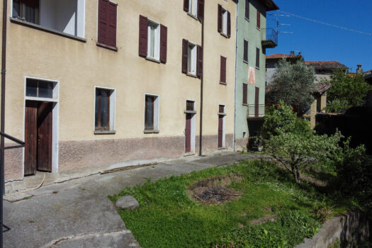 Large house with garden in Plesio – lake view
