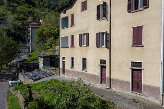 Large house with garden in Plesio – lake view
