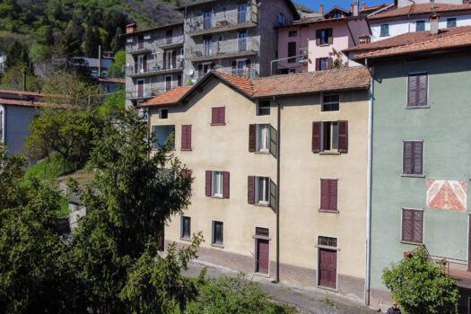Large house with garden in Plesio – lake view
