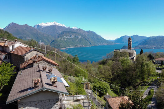 Large house with garden in Plesio – lake view