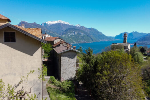 Large house with garden in Plesio – lake view