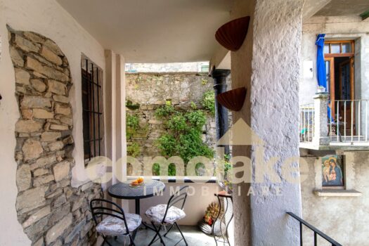 Old village house with garden in Laglio