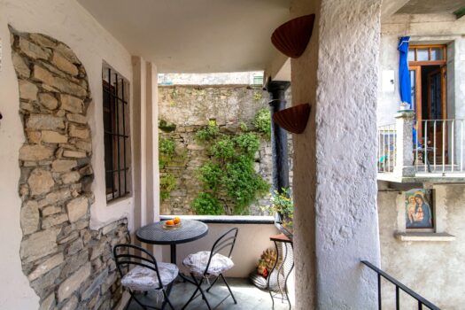 Old village house with garden in Laglio