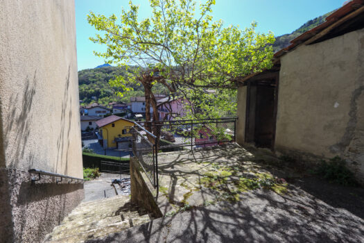 Large house with garden in Plesio – lake view