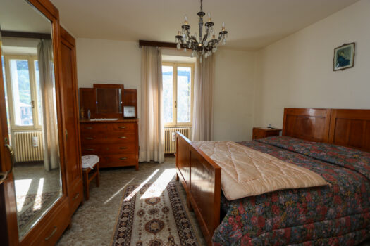 Large house with garden in Plesio – lake view